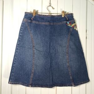 Floral embroidered mini jeans skirt